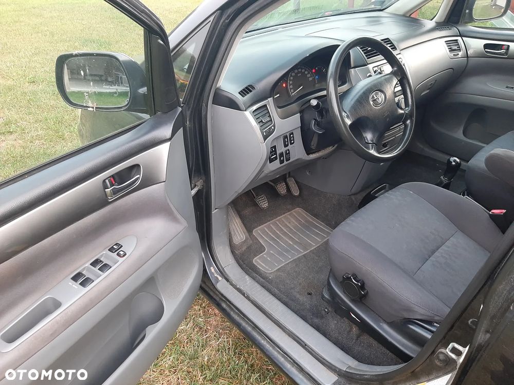 Toyota Avensis Verso 2.0 D-4D - 13