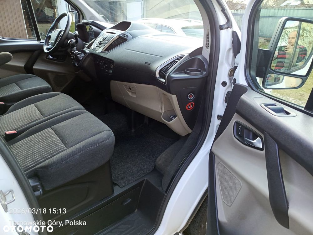 Ford Tourneo Custom - 9
