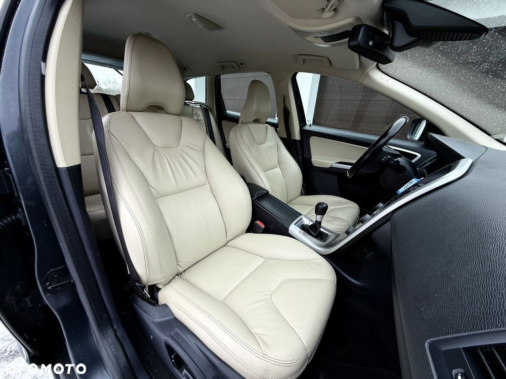 Volvo XC 60 DRIVe Momentum - 25