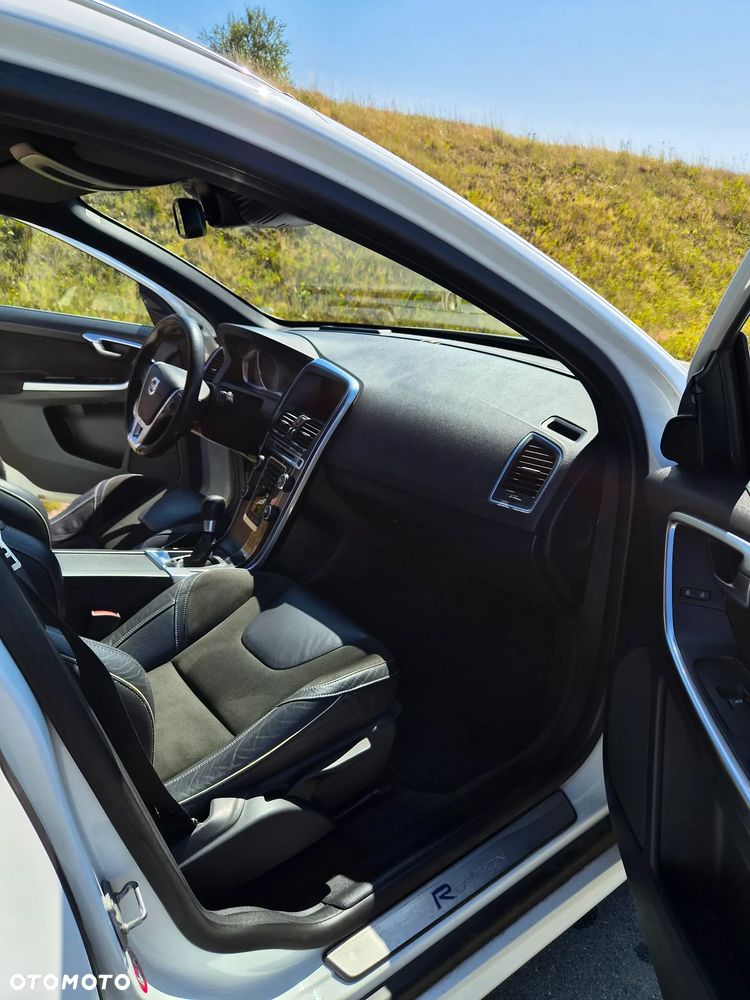 Volvo XC 60 D4 AWD R-Design Momentum - 10