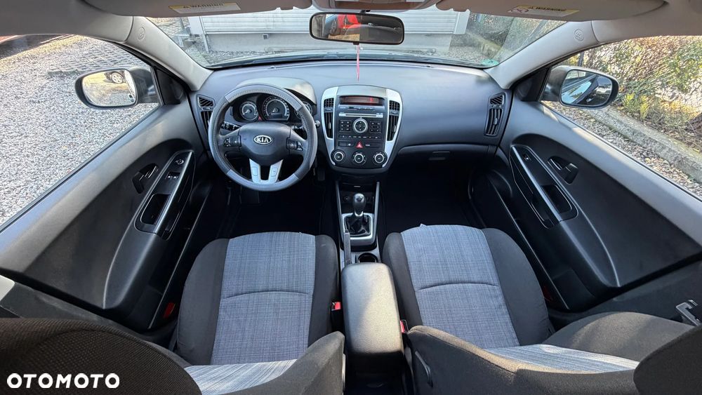 Kia Ceed 2010 photo 5