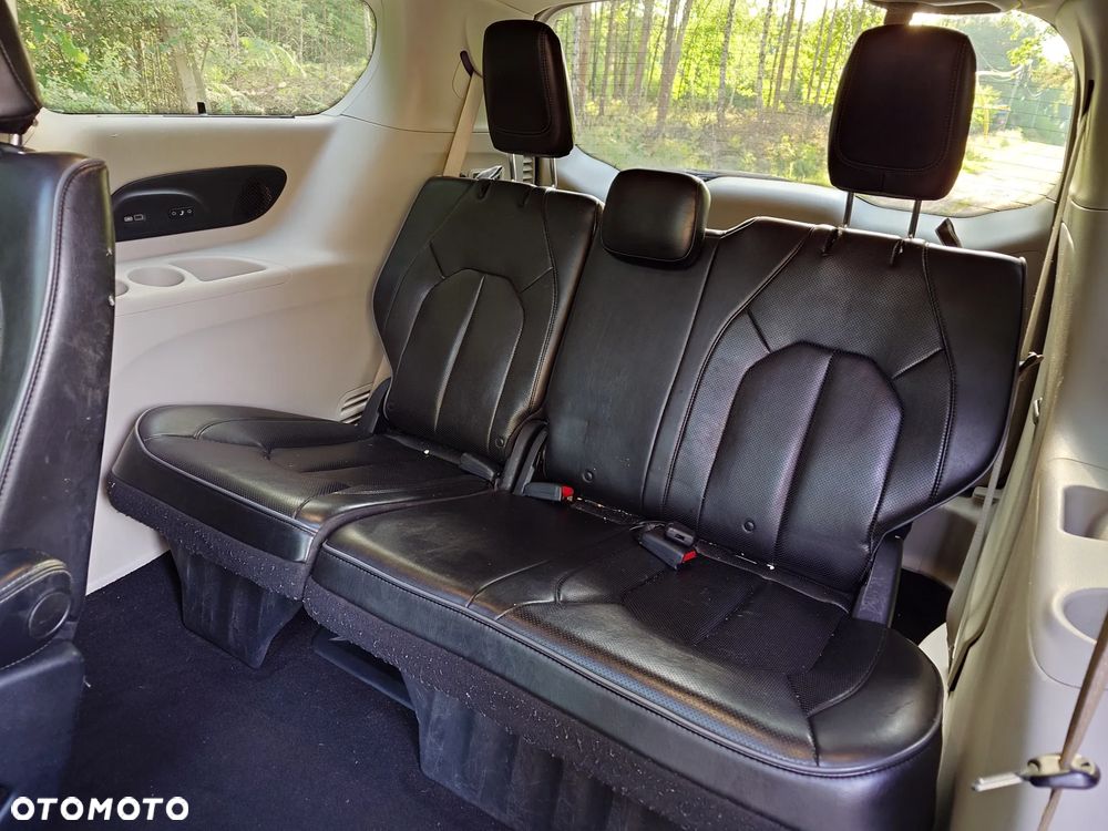 Chrysler Pacifica - 10