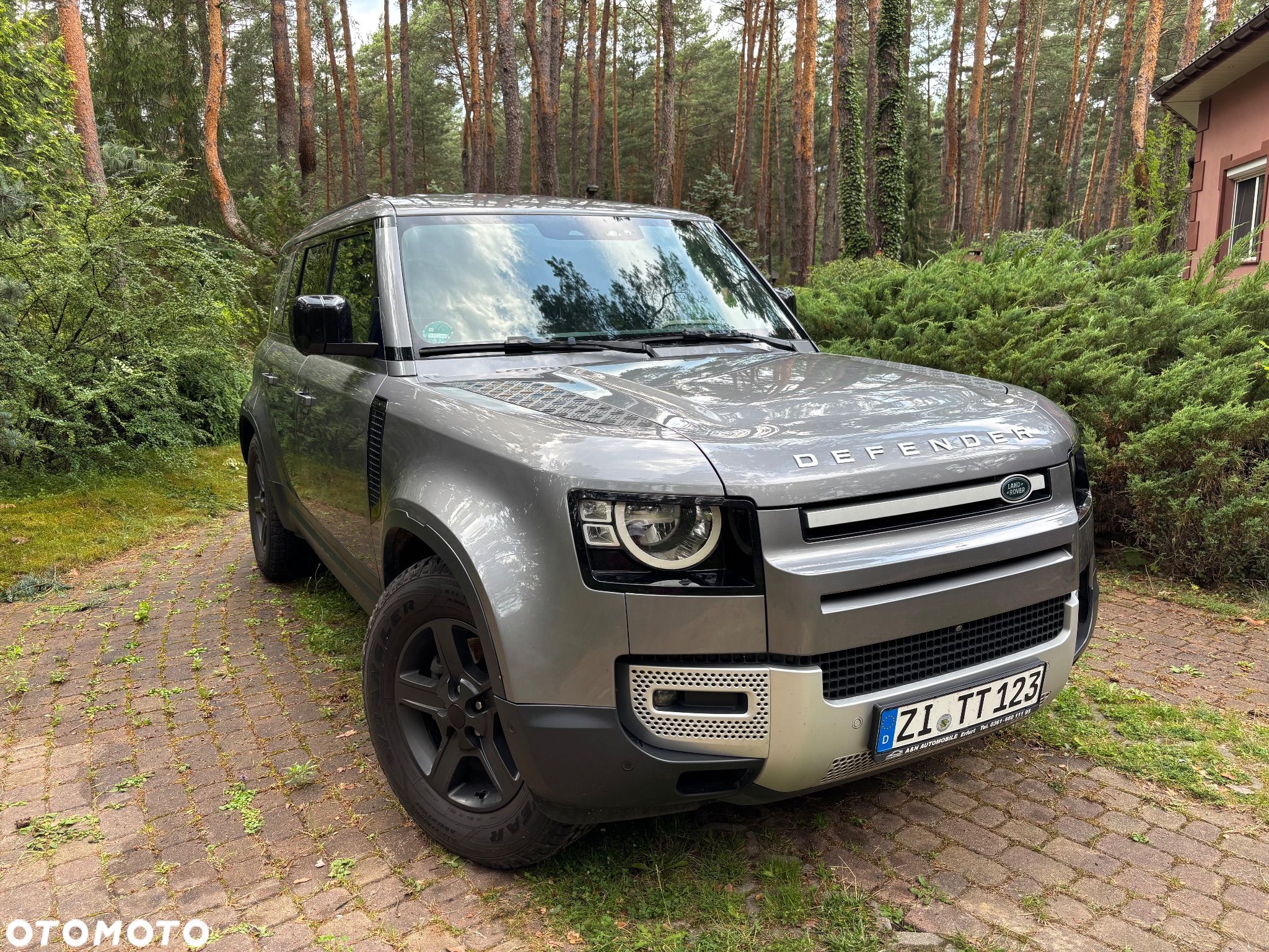 Land Rover Defender 110 2.0 D240 S - 1