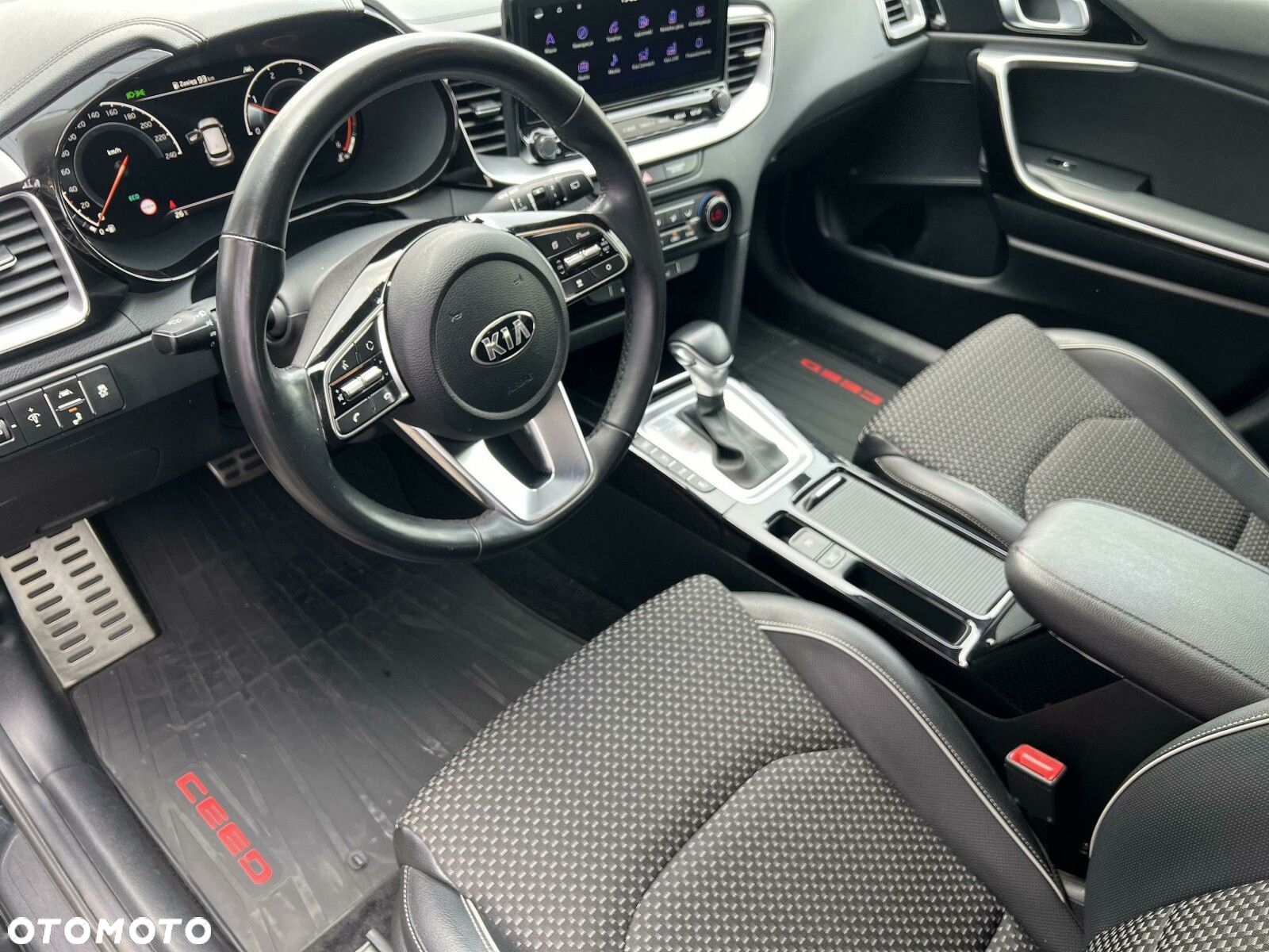 Kia Ceed - 10