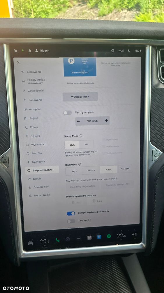 Tesla Model X - 37