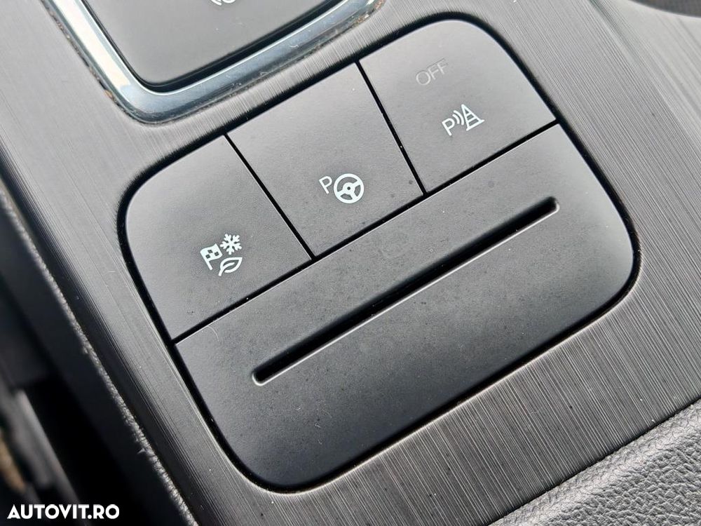 Ford Kuga 2.5 Duratec FHEV ST-LINE X - 12