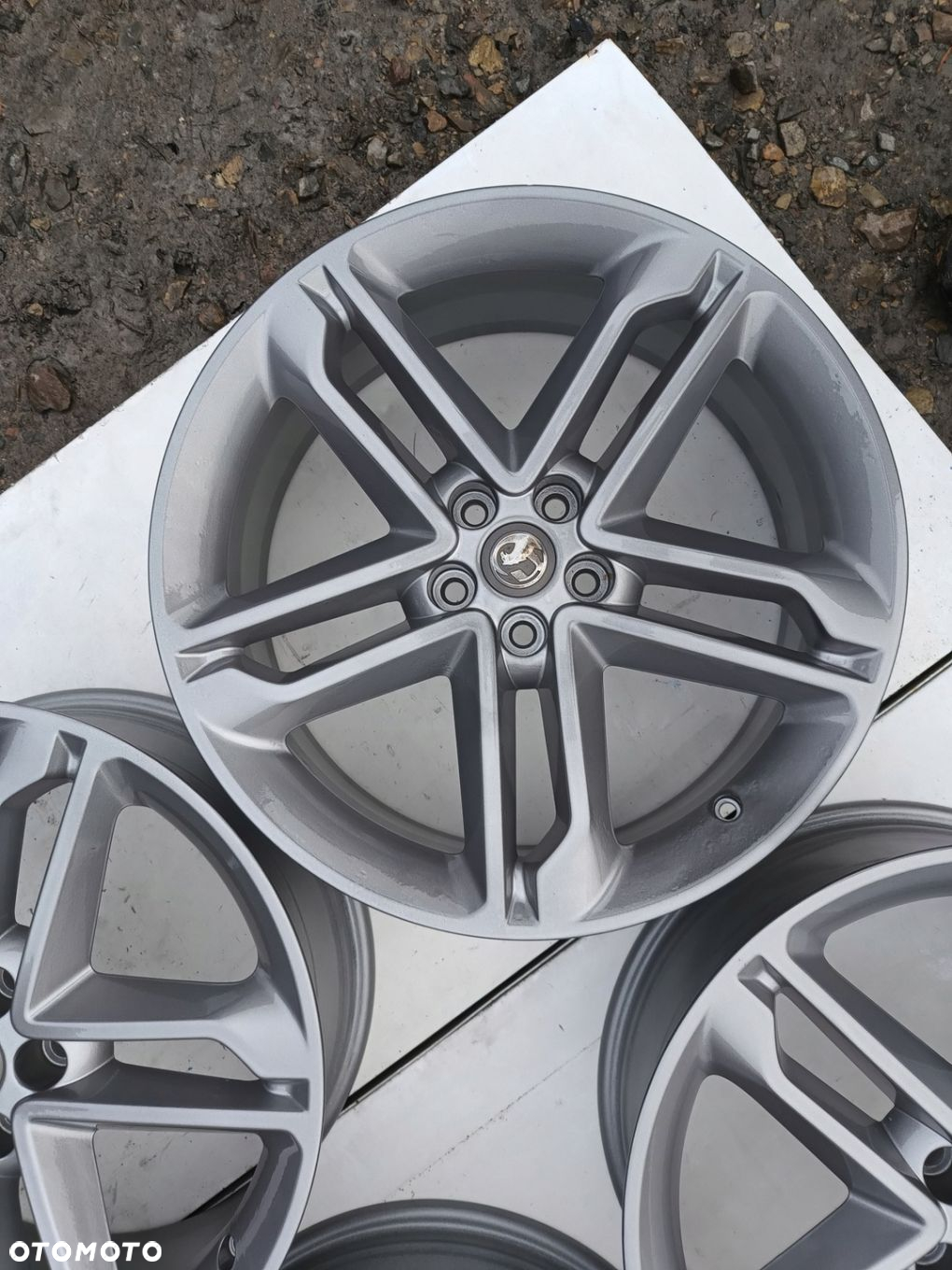 OPEL MOKKA Trax Biuic Felgi 19" 7.5J 5x105 ET 38 Grafit 95016099 JAK NOWE - 5
