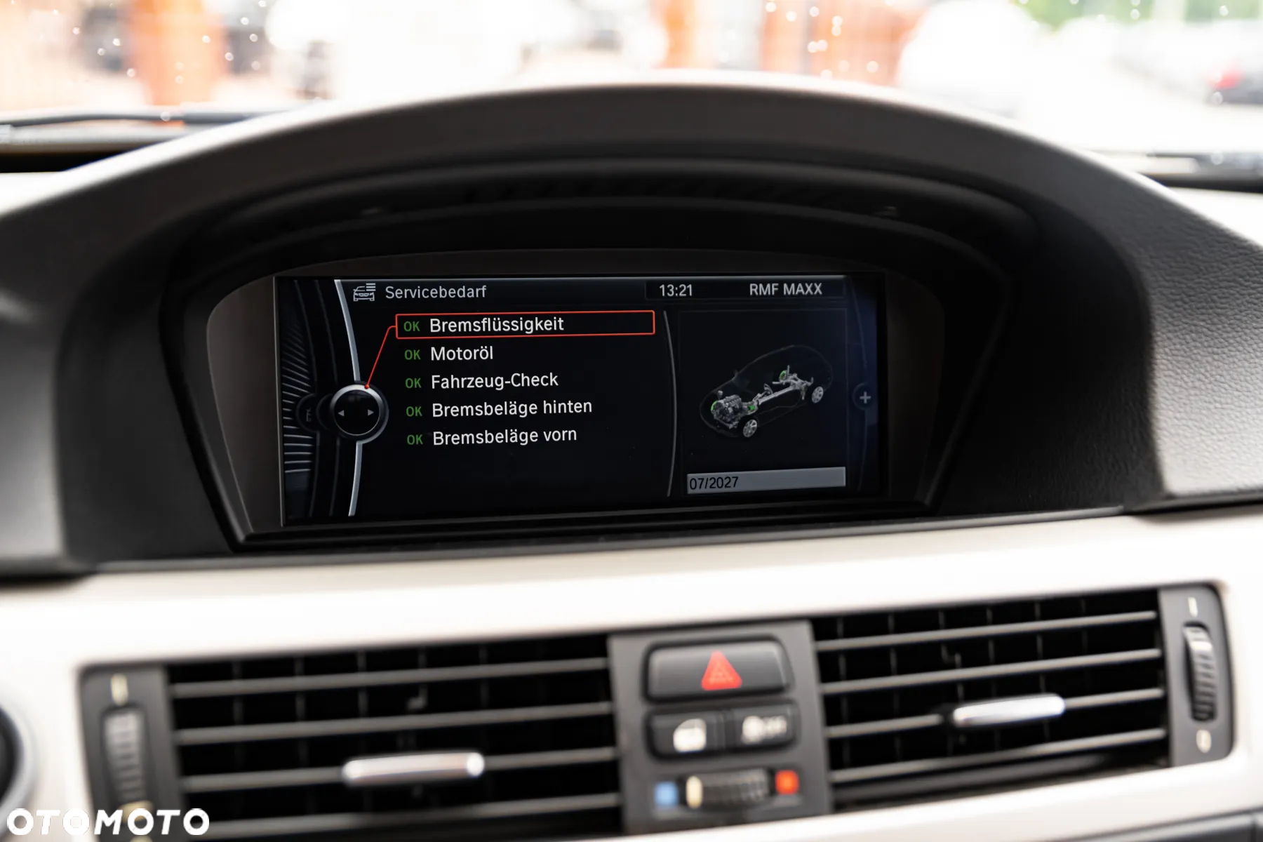 BMW Seria 3 325i xDrive Touring Edition Sport - 39