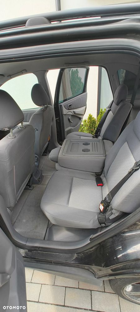 Nissan Almera - 11