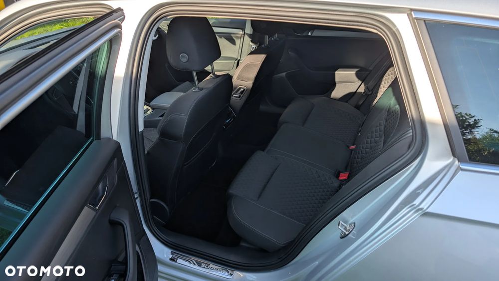 Skoda Superb 2.0 TDI SCR Style DSG - 9
