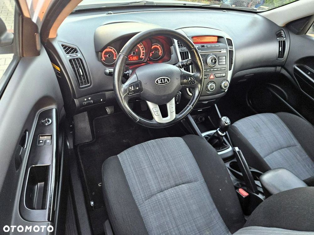 Kia Ceed 1.6 CRDi 90 ISG Spirit - 19