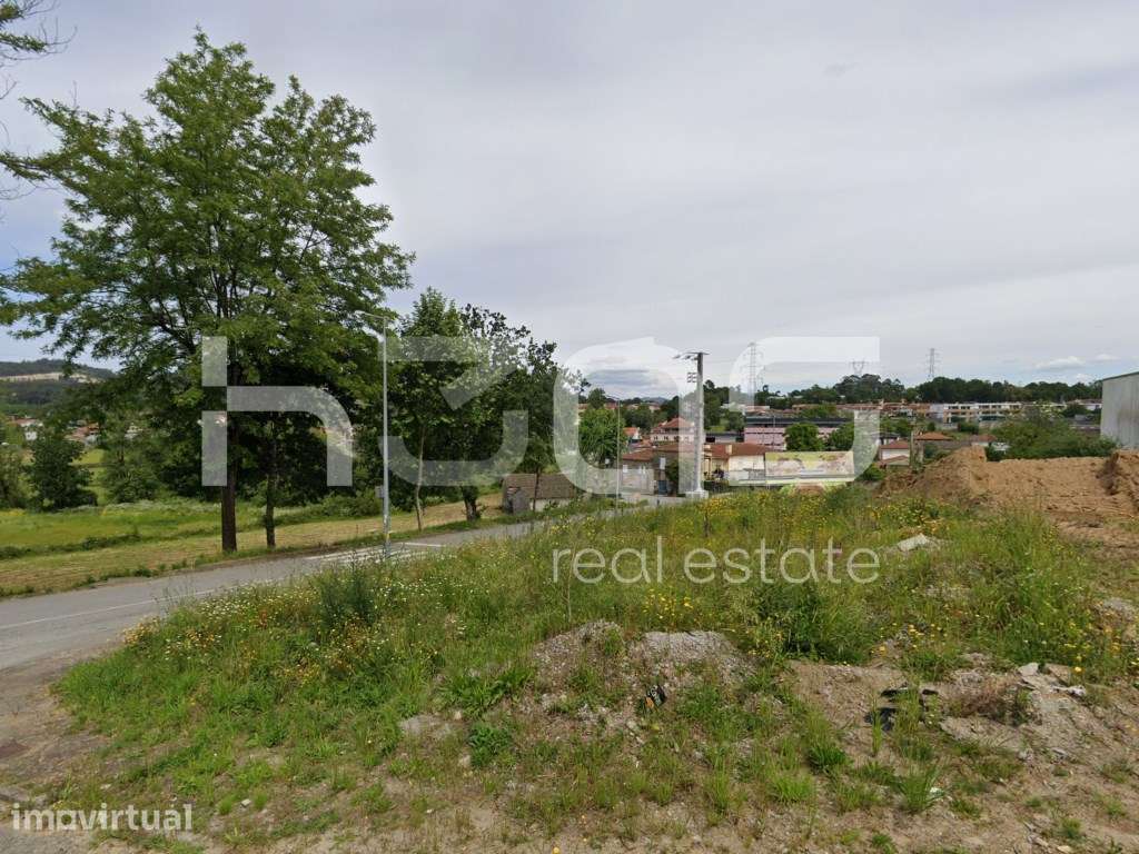 Lote para Moradia de 4 Frentes - Grande imagem: 2/3