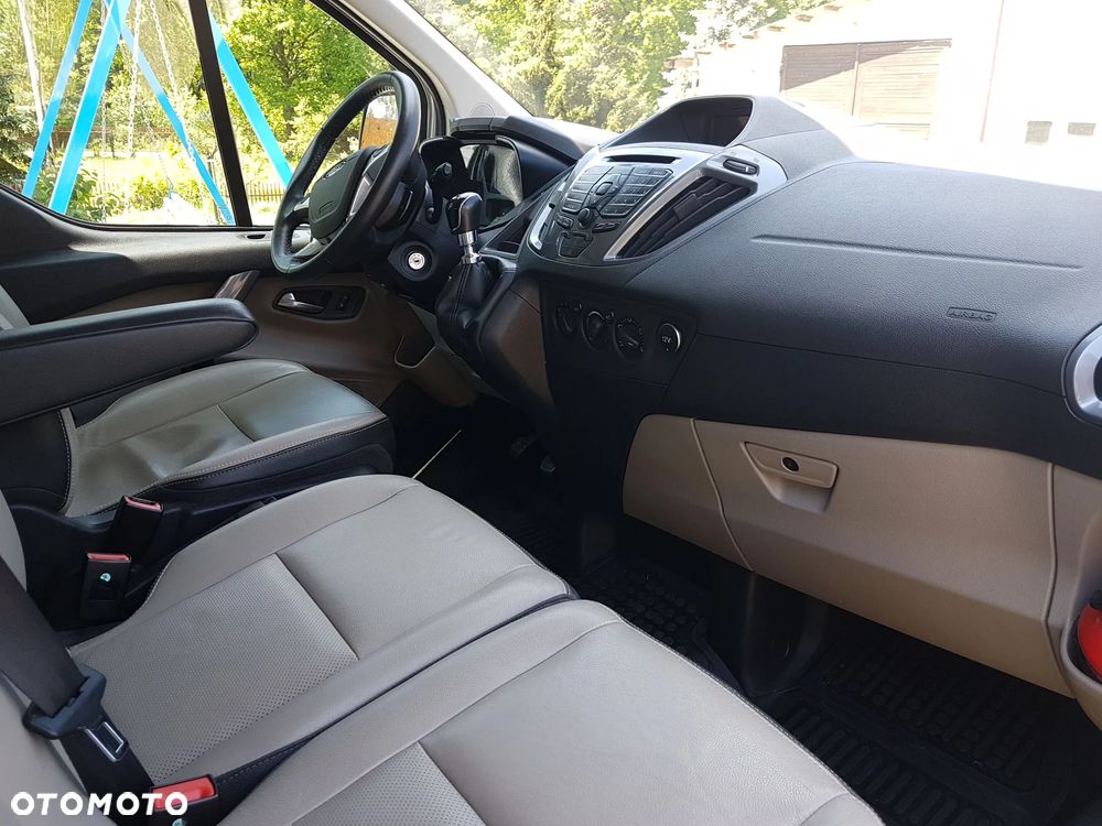Ford Tourneo Custom - 29