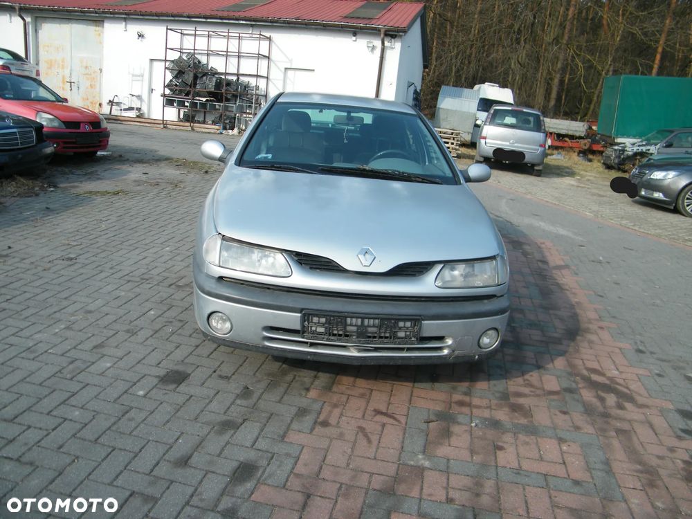 Renault Laguna I FL (98-01r.) 1.8 119KM. Silnik F4P 760 Skrzynia JB3 909 lakier MV640 – Iceberg Grey BC. Cały na części. GWARANCJA !!!  Przód Tył Zestaw Komplet Drzwi Klapa Zderzak Błotnik Maska Grill Atrapa Szyba Pas Lampa Lusterko Boczki Fotel Kanapa Kokpit Deska Rozdzielcza Przełącznik Włącznik Sterownik Przewody Wiązka Instalacja Moduł Komputer Czujnik Listwa Pompa Alternator Wtryski Głowica Rozrusznik Kompresor Sprzęgło Dwumas Silnik Skrzynia ABS Klimatyzacji Paliwa Wspomagania Kolektor Turbina Przepustnica Zawór Chłodnica Koło Hak Belka Sanki Zawieszenie Mcpherson Półoś Amortyzator Wydech Tłumik Zacisk Most - 2