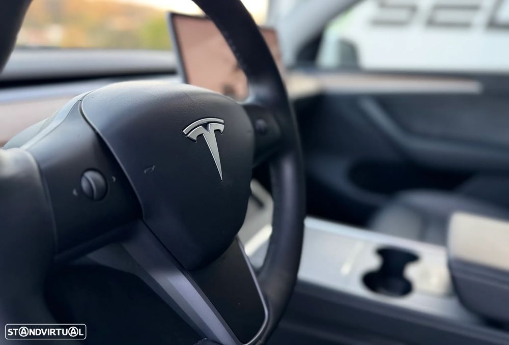 Tesla Model Y Long Range Dual Motor AWD - 23