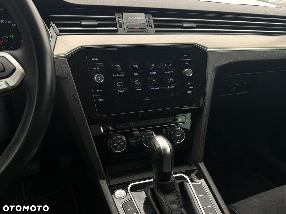 Volkswagen Passat 2.0 TSI Elegance DSG - 22
