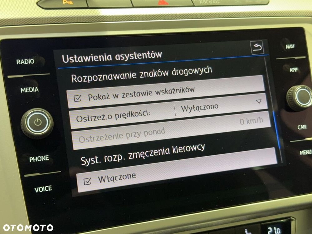 Volkswagen Passat 2.0 TDI SCR Comfortline - 36