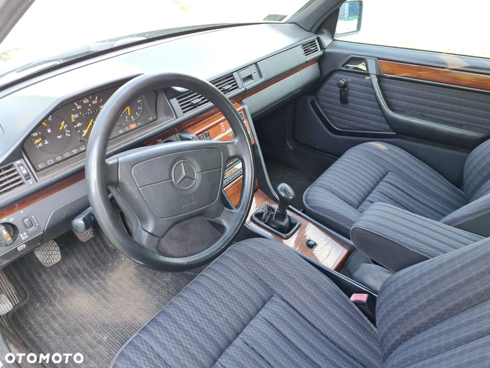 Mercedes-Benz W124 (1984-1993) - 28