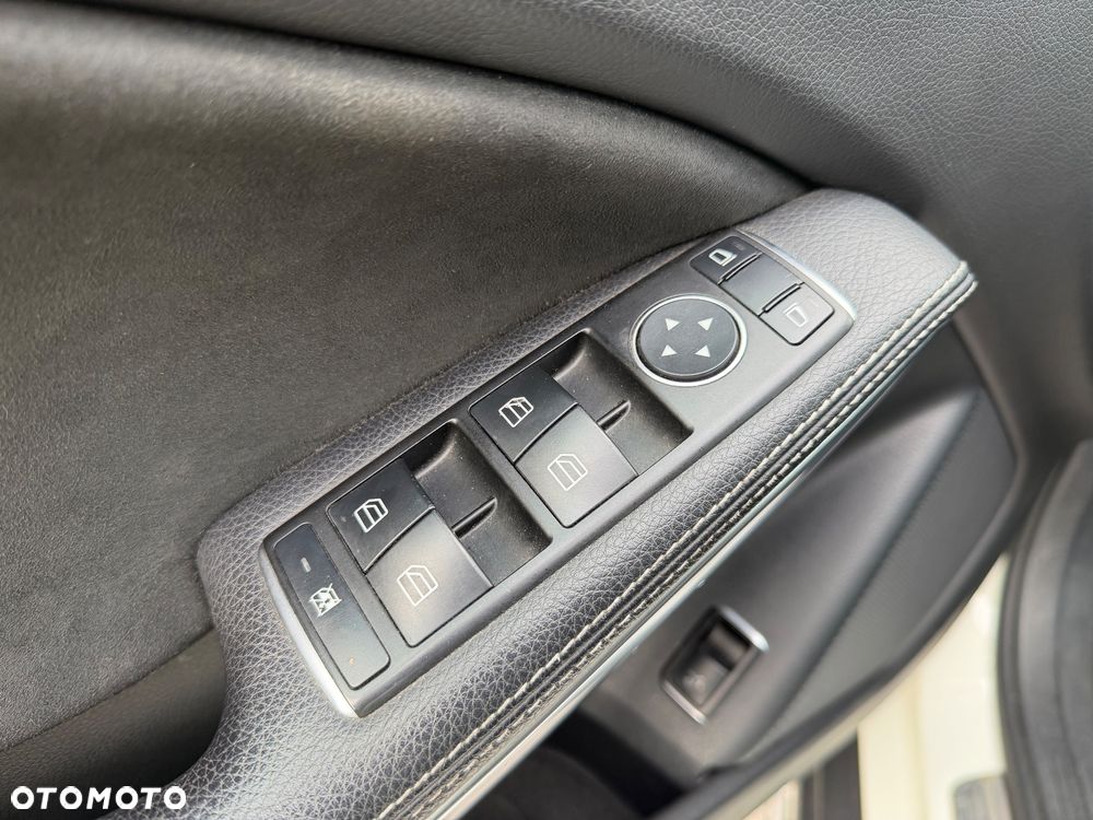 Mercedes-Benz GLA 180 7G-DCT UrbanStyle Edition - 28