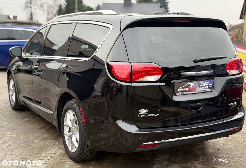 Chrysler Pacifica - 8