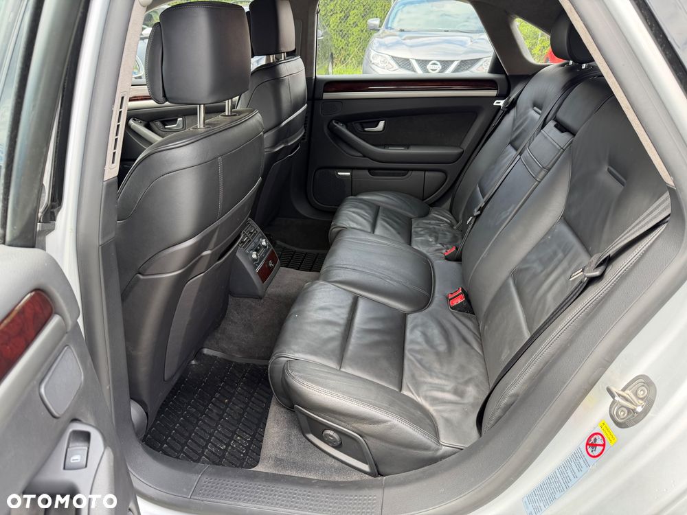 Audi A8 4.2 Quattro - 26