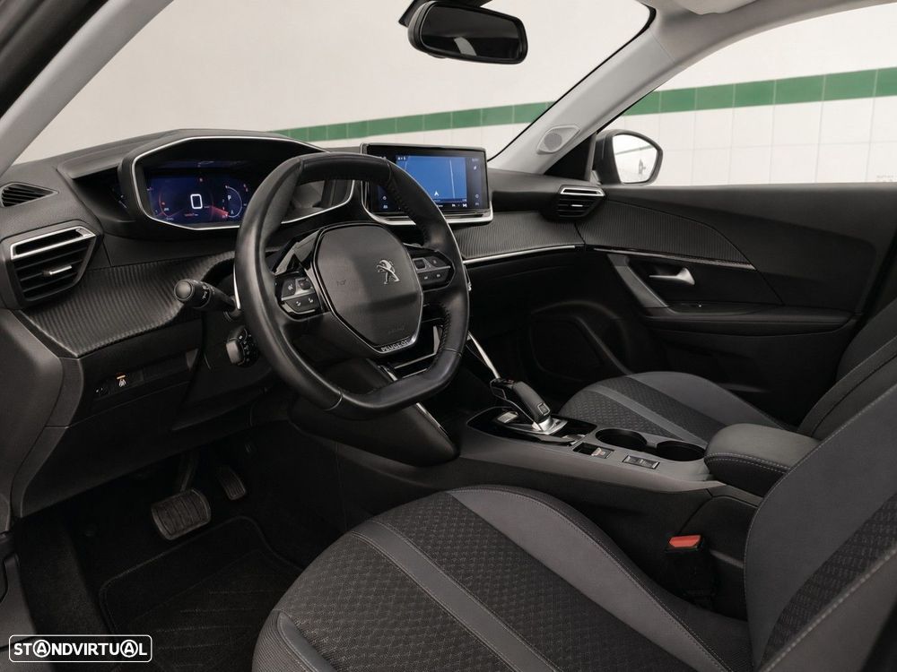 Peugeot 2008 1.2 PureTech Allure EAT8 - 9