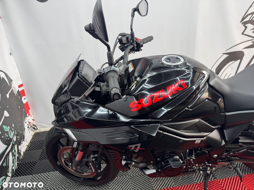 Suzuki GSX - 12