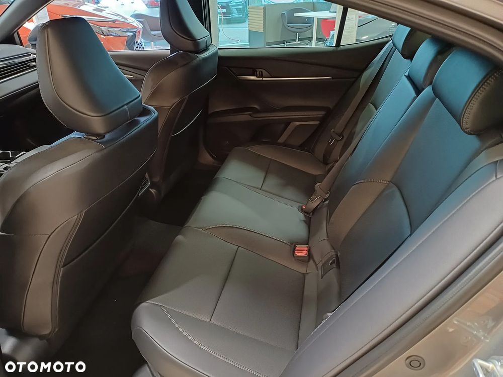 Toyota Camry - 6