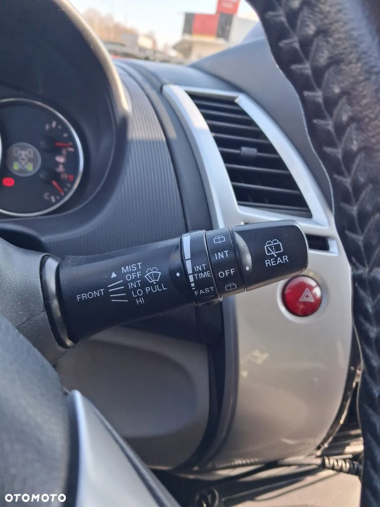 Mitsubishi Pajero Sport - 16