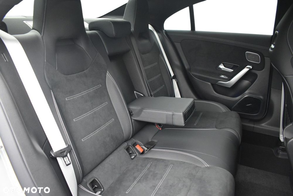 Mercedes-Benz CLA 200 7G-DCT - 10