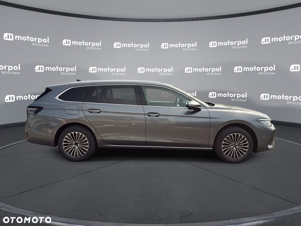 Volkswagen Passat - 11