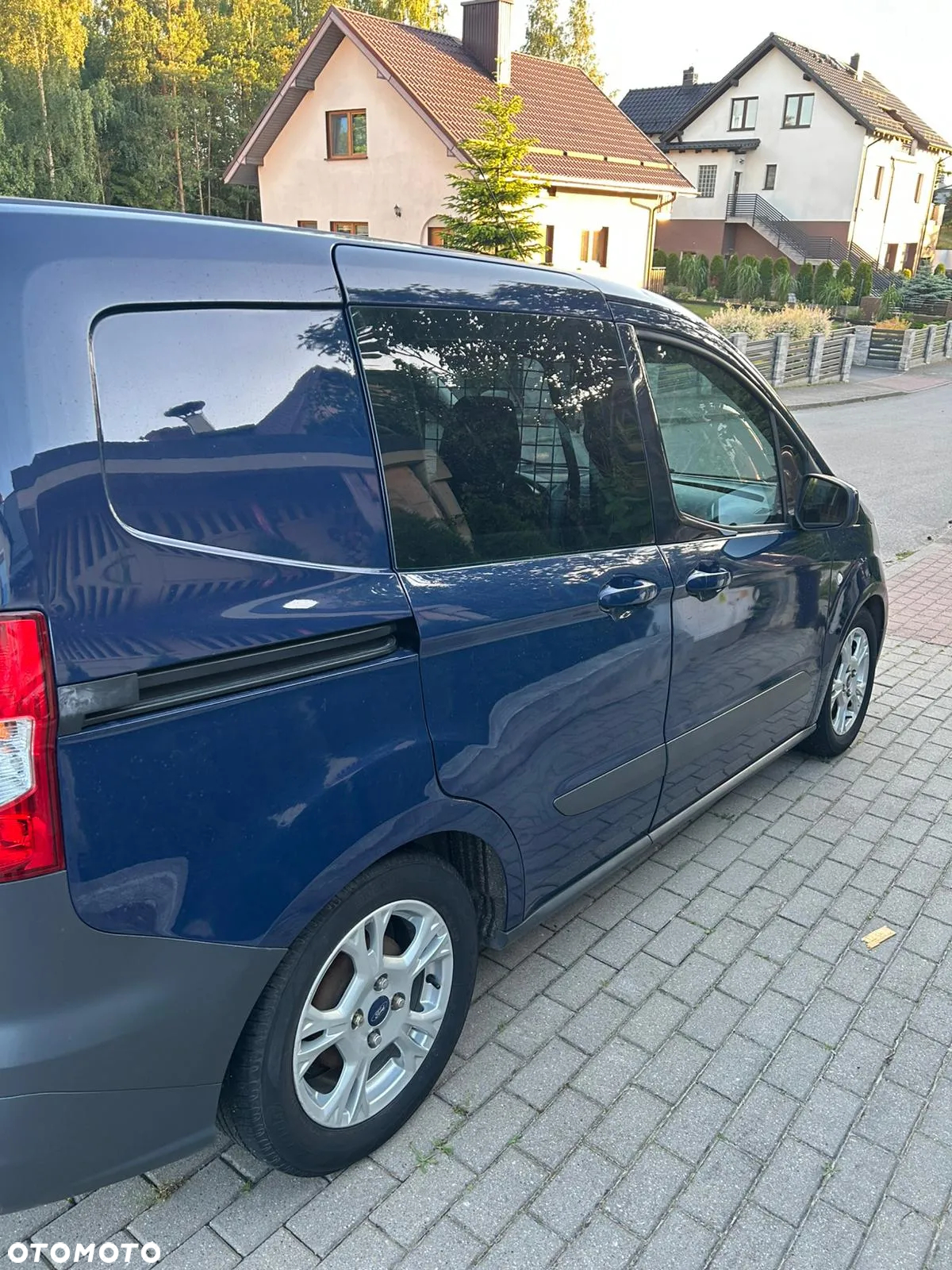 Ford Transit Courier - 12