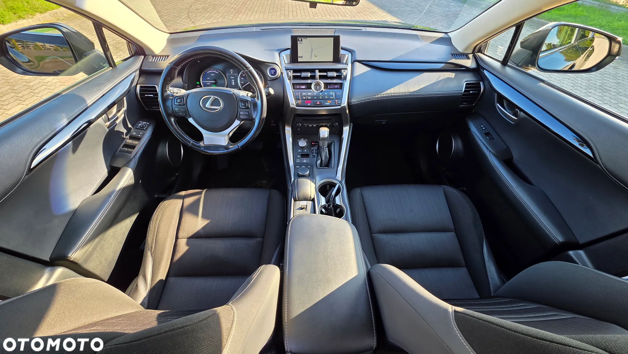 Lexus NX 300h Elite 2WD - 14