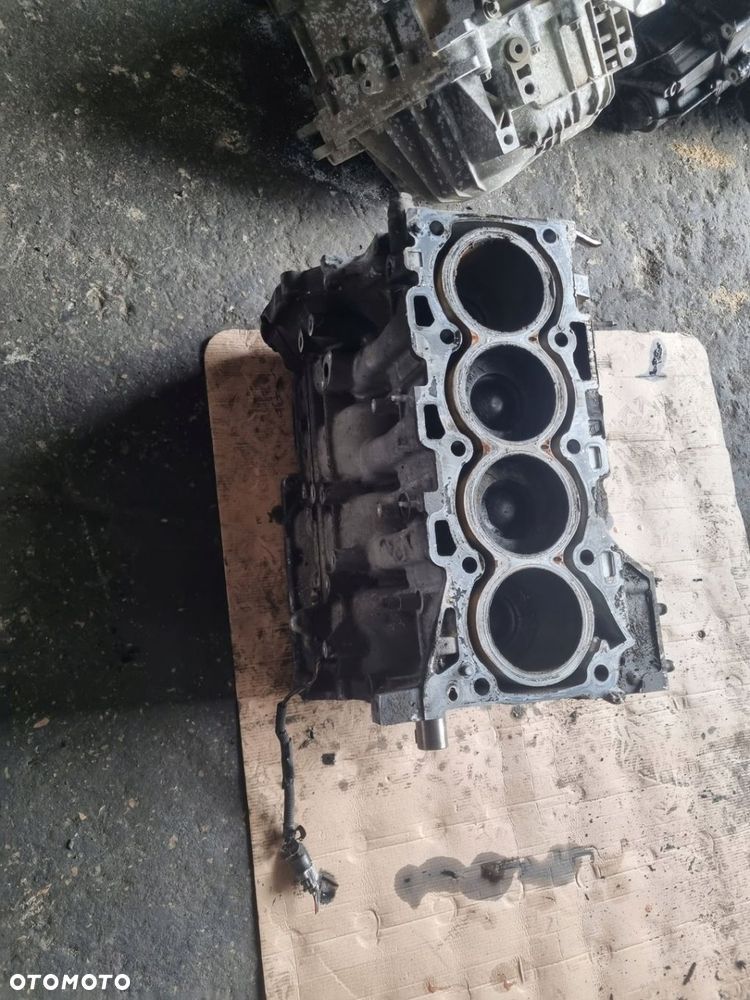 Blok silnika Toyota Avensis Corolla 2.2 D4D - 6