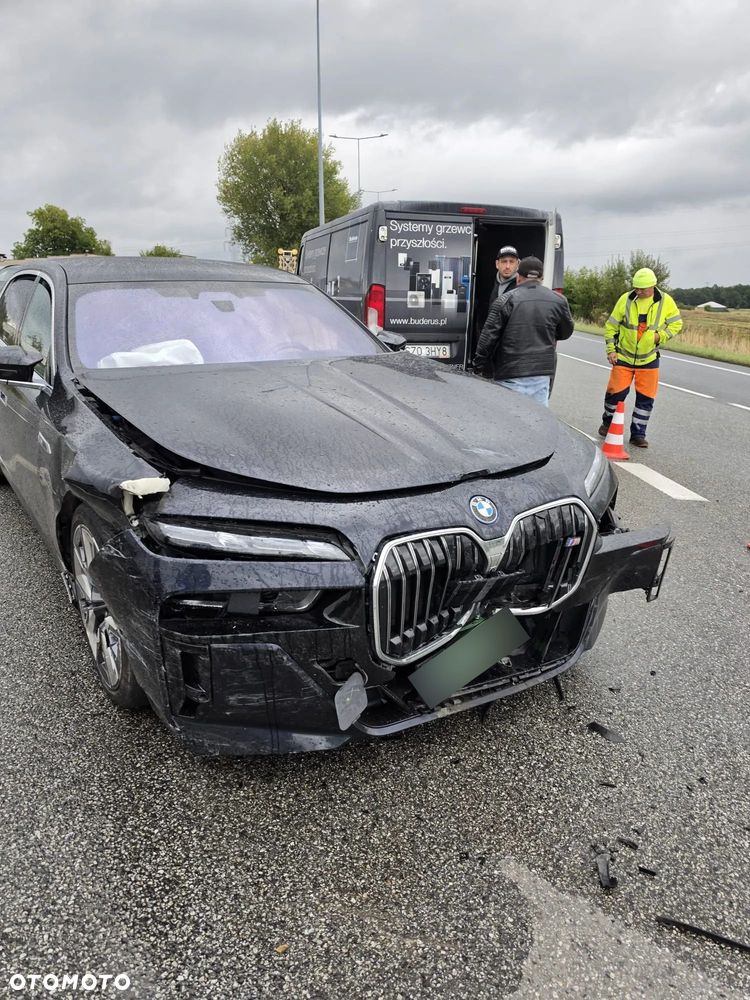 BMW I7
