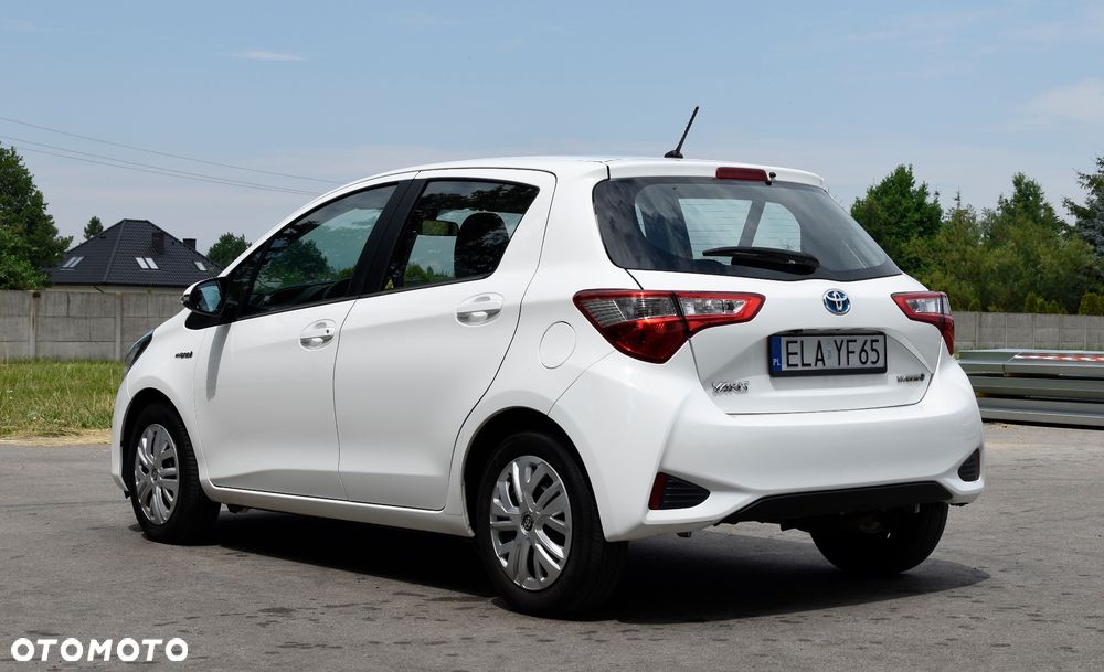 Toyota Yaris Hybrid 100 Premium - 14
