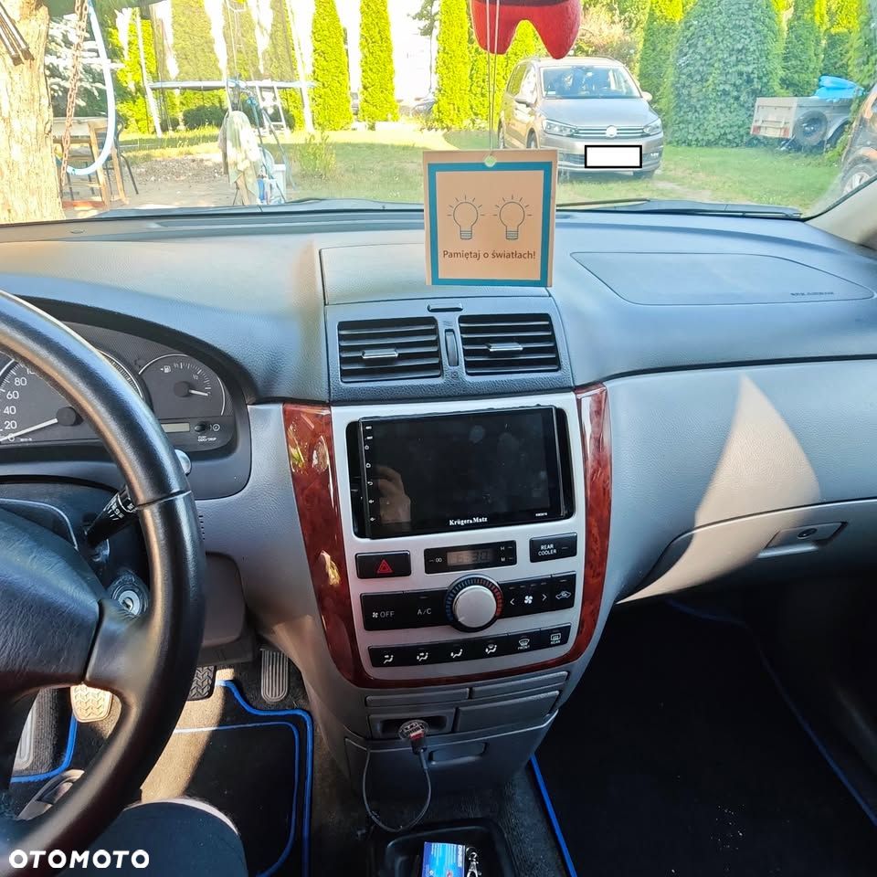 Toyota Avensis Verso - 4