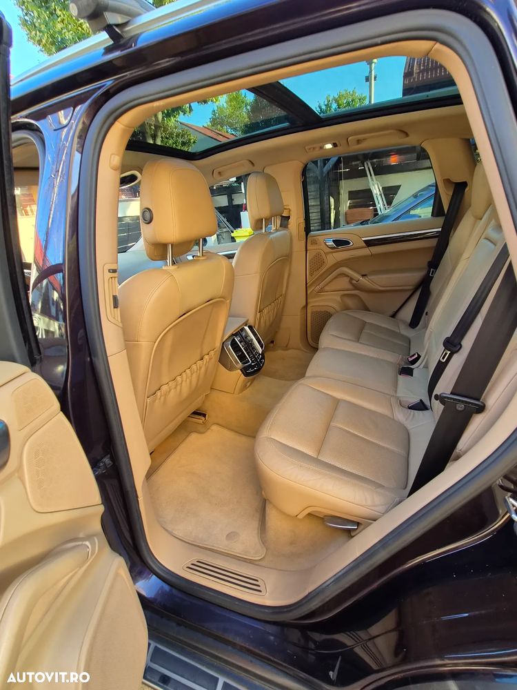 Porsche Cayenne 3.0 L V6 - 7