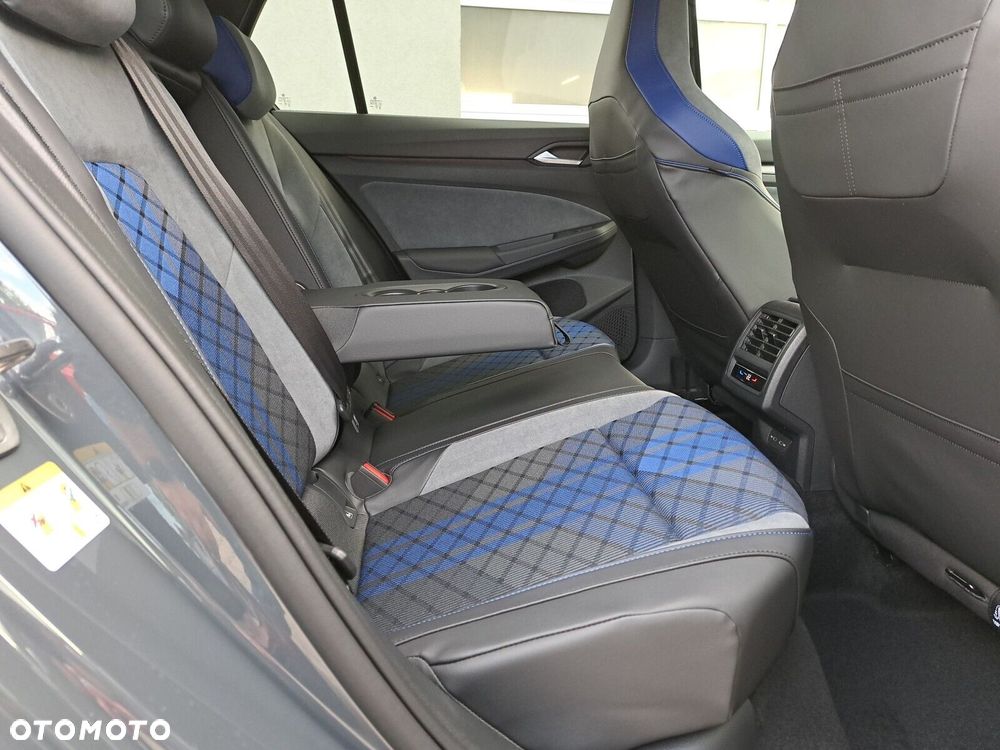 Volkswagen Golf - 24