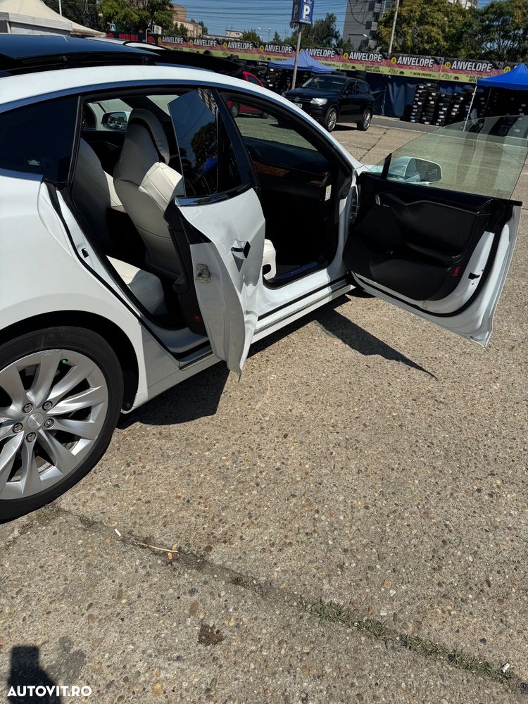 Tesla Model S - 4