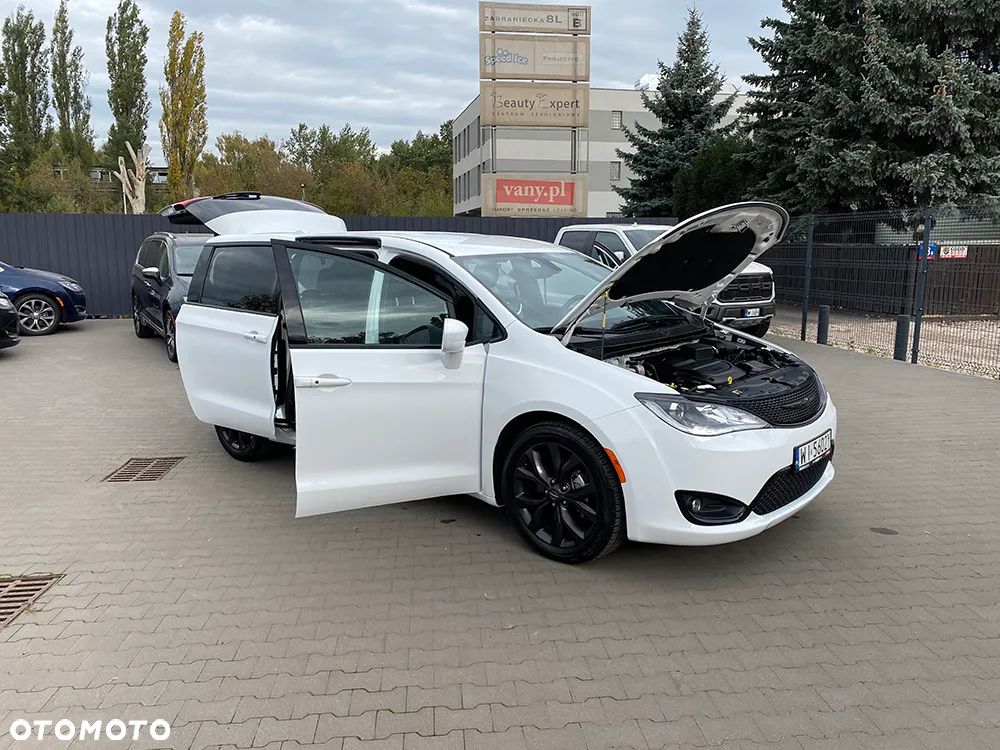Chrysler Pacifica - 9