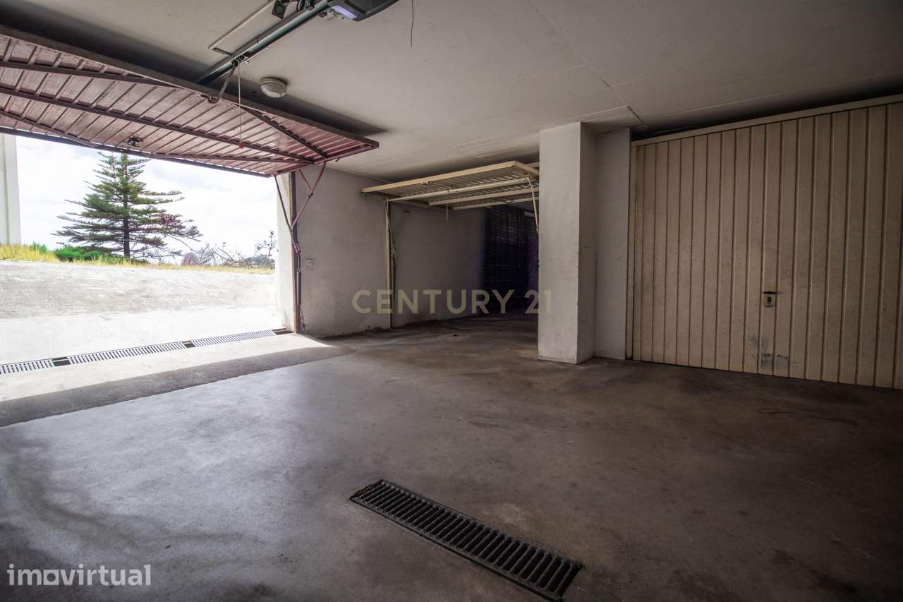 Garagem — Urbanização Vale Pereiro, em Tavarede, Figueira da Foz - Grande imagem: 2/9