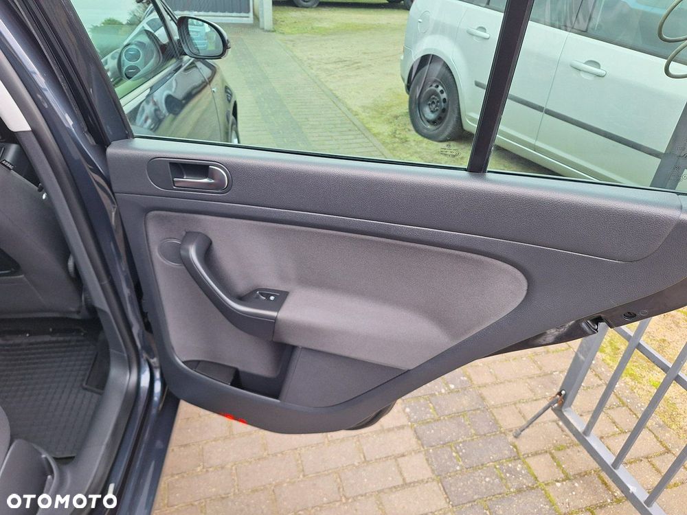 Volkswagen Golf Plus 1.6 TDI DPF MATCH - 17