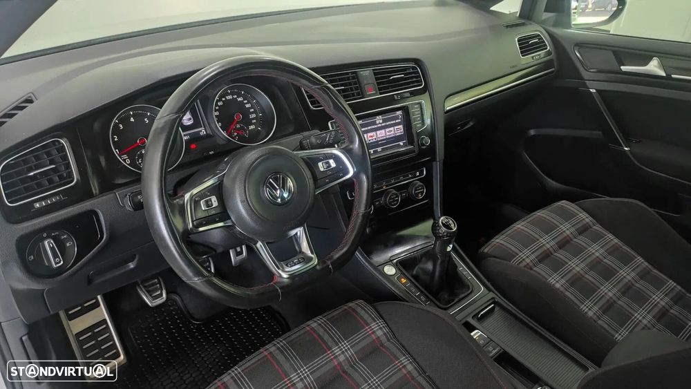 VW Golf - 5