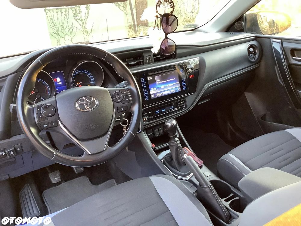 Toyota Auris 1.6 Selection - 10