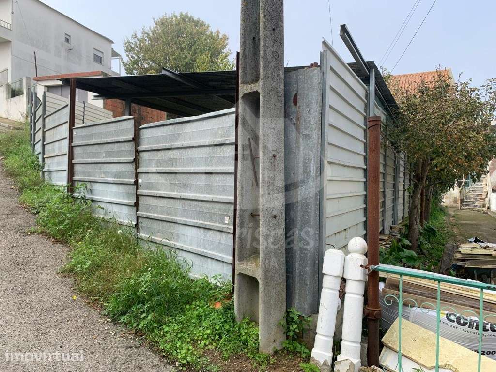 Terreno urbano com 323 m² em Vale de Figueira, São João da Talha - Grande imagem: 2/6
