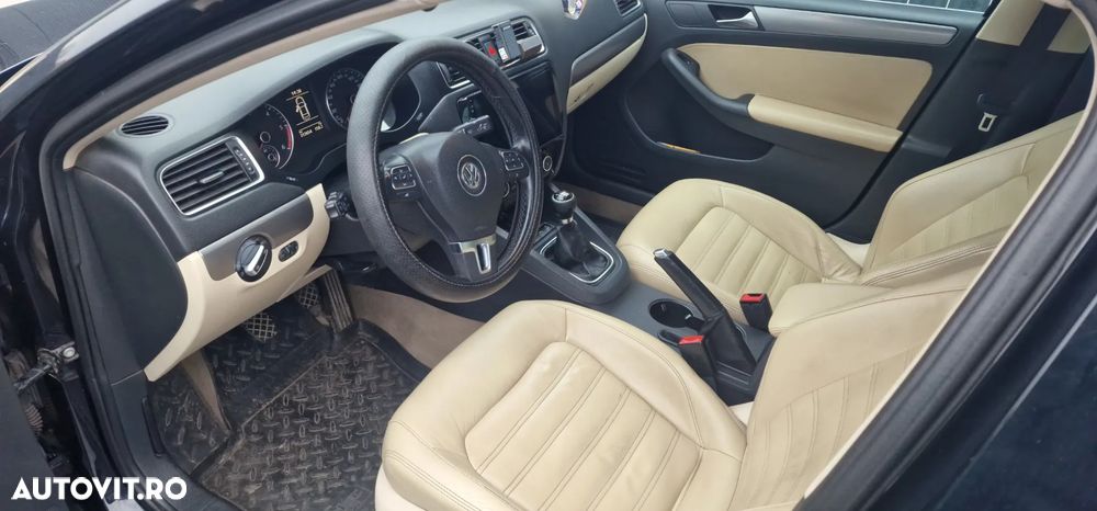 Volkswagen Jetta 1.6 TDI Blue Motion Technology Trendline - 5