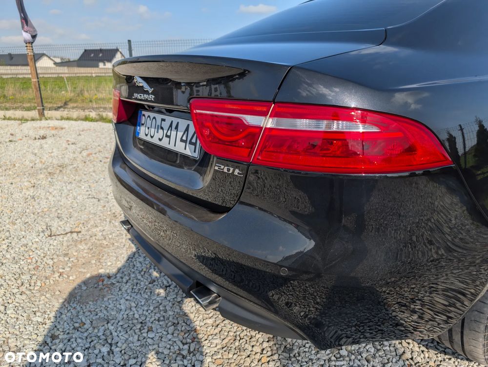 Jaguar XE 2.0 T Prestige - 15