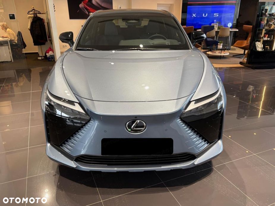 Lexus RZ - 3