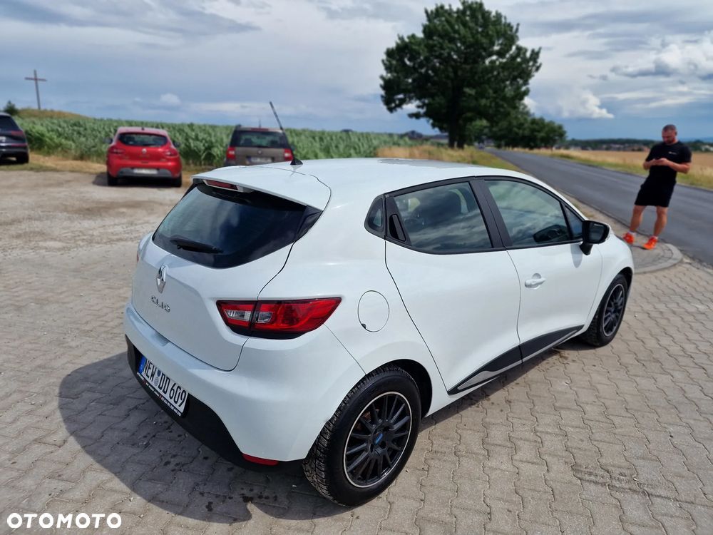 Renault Clio 1.2 16V 75 LIMITED - 9